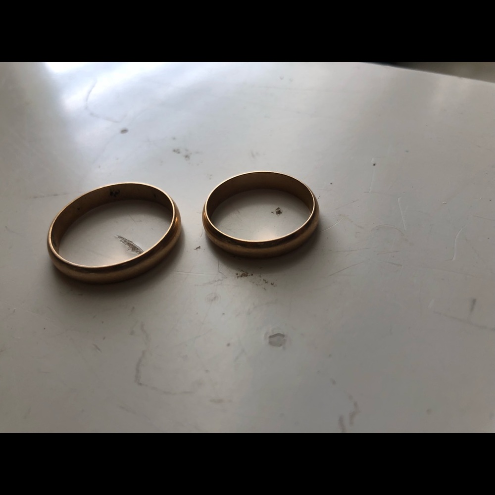 Women’s and men’s gold wedding bands